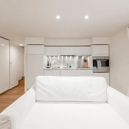 Bed & Breakfast Artist Loft House